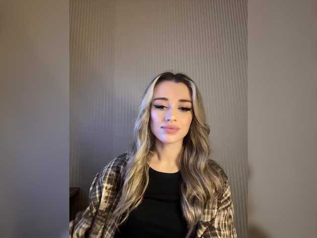 GoldenEmily webcam