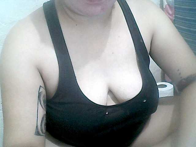 Hotboobies19 webcam