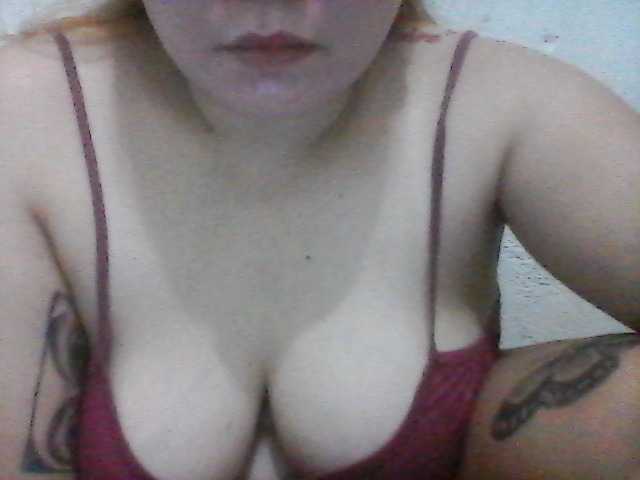 Hotboobies19 webcam