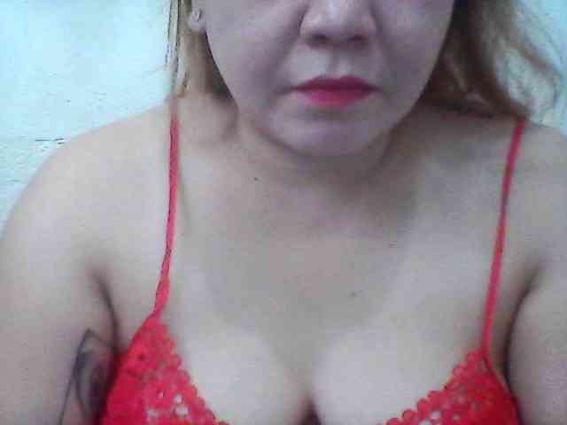 Hotboobies19 webcam