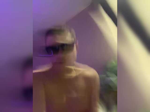 Vai a chattare su dawntis222 dawntis222