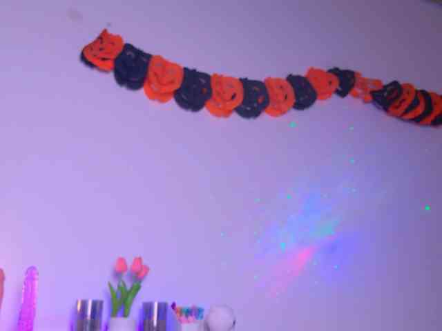 BrunetteAdams webcam