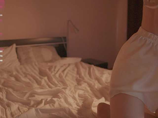 MiaEllis webcam