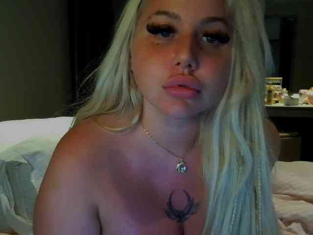 TiaDollDotCom webcam