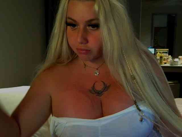 TiaDollDotCom webcam