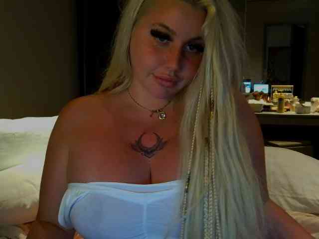 TiaDollDotCom webcam