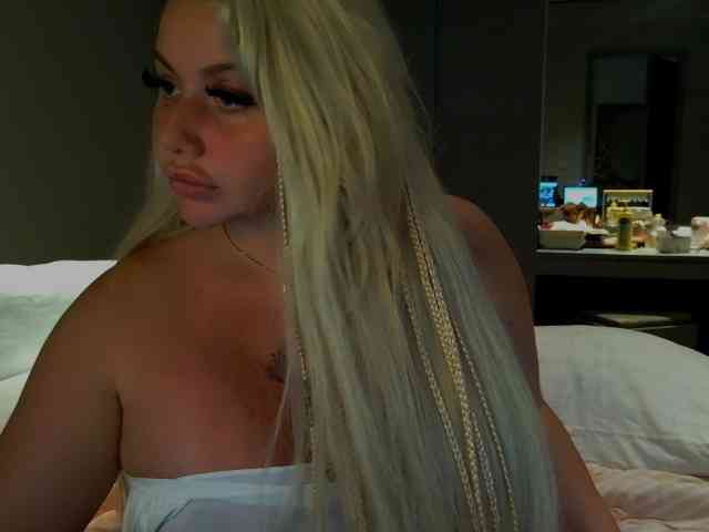 TiaDollDotCom webcam