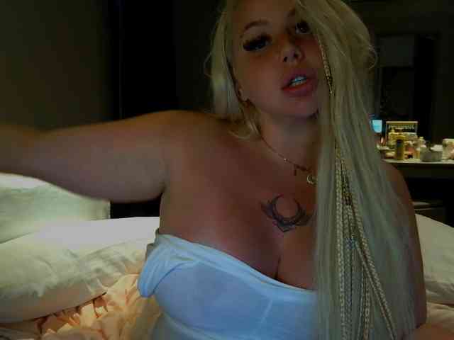 TiaDollDotCom webcam