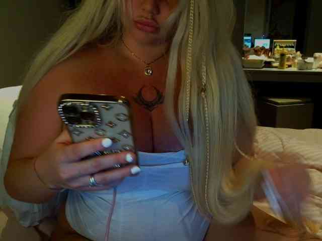 TiaDollDotCom webcam