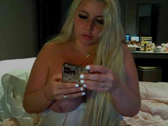 TiaDollDotCom webcam