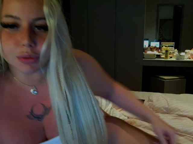 TiaDollDotCom webcam