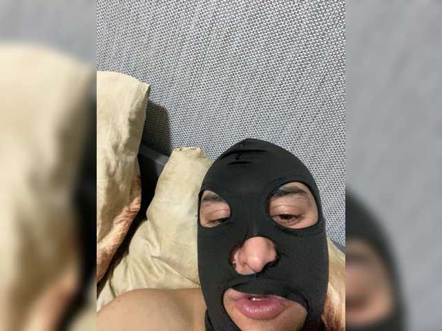 Vai a chattare su Xzibitzi Xzibitzi