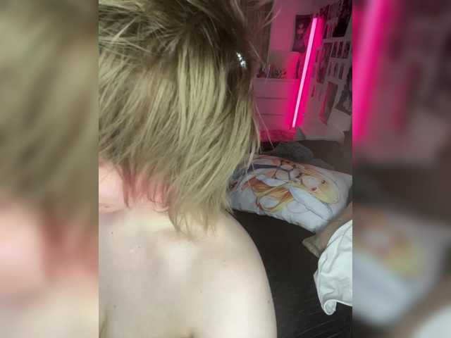 Entra en el chat con el modelo peDoVo4ka228 peDoVo4ka228