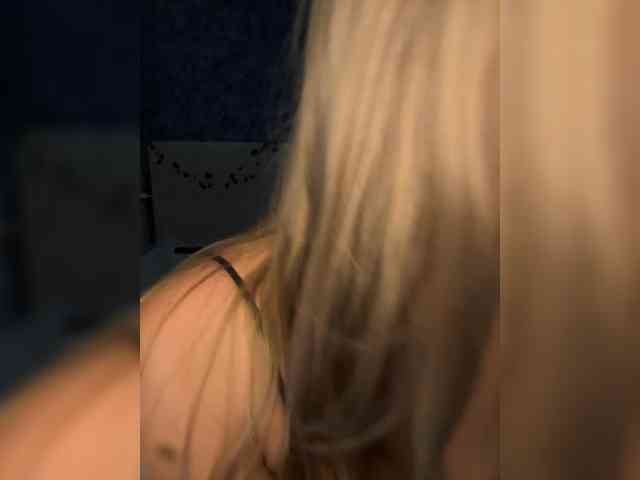 -Melani- webcam