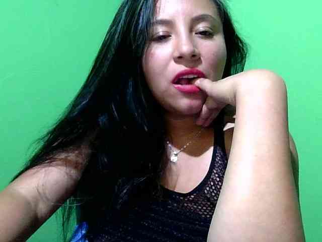 Hot4mommy webcam