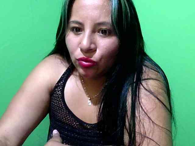 Hot4mommy webcam