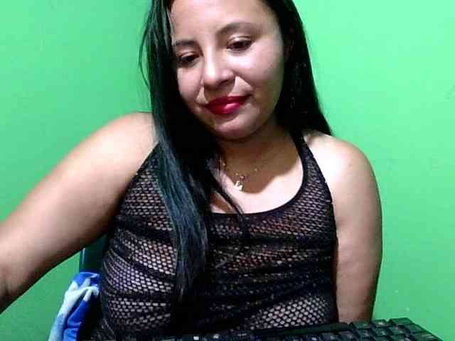 Hot4mommy webcam