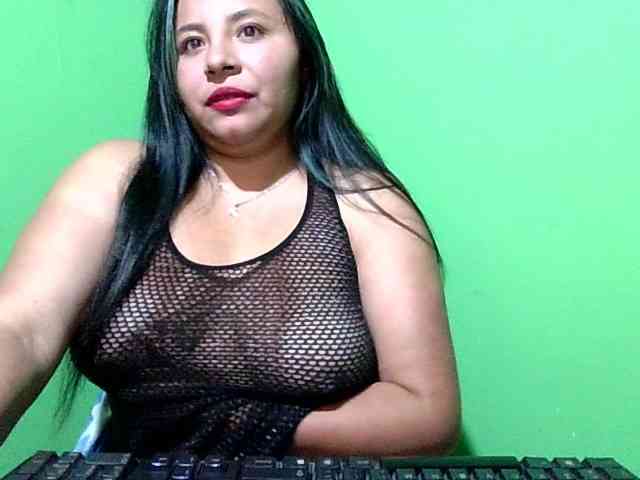 Hot4mommy webcam
