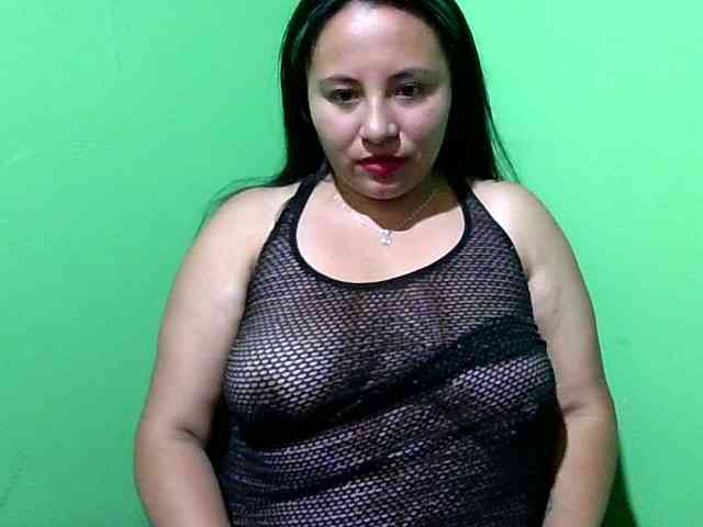 Hot4mommy webcam