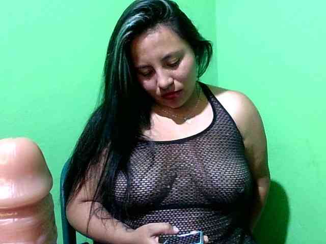 Hot4mommy webcam