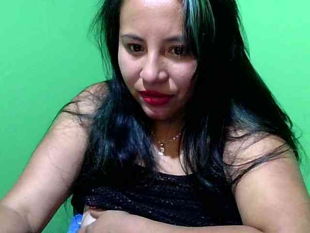 Hot4mommy webcam