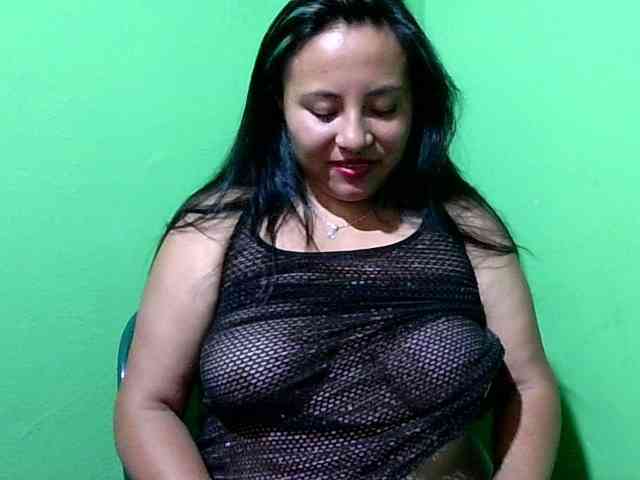 Hot4mommy webcam