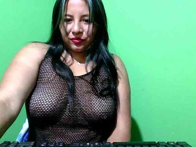 Hot4mommy webcam