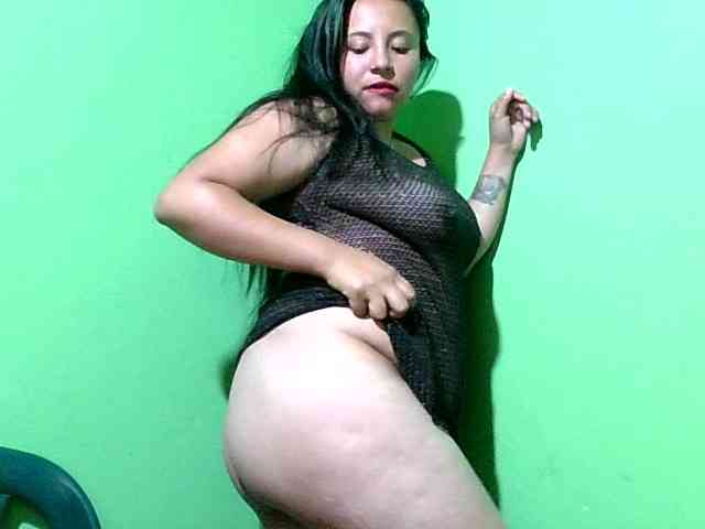 Hot4mommy webcam