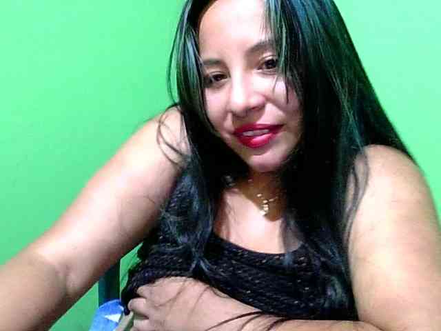 Hot4mommy webcam