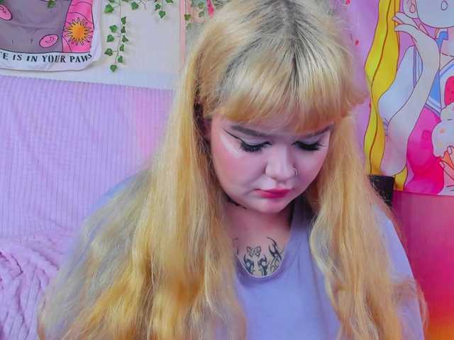 -CandyM1lky- webcam