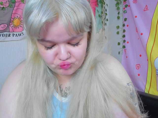 -CandyM1lky- webcam