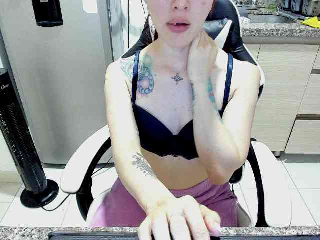 RevySadashiTrue webcam