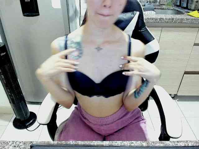 RevySadashiTrue webcam