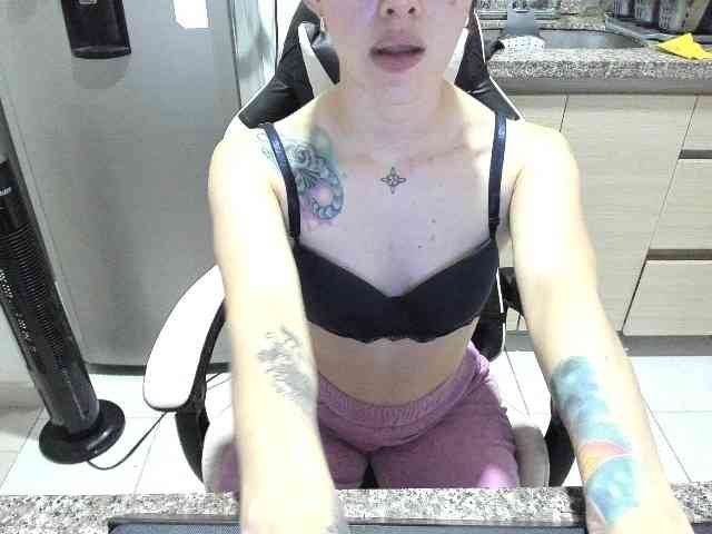 RevySadashiTrue webcam