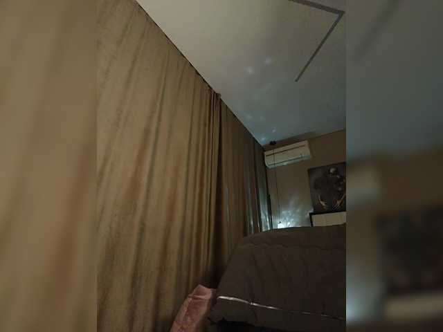 Entra en el chat con el modelo -Lili -Lili