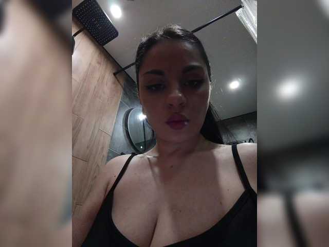 Entra en el chat con el modelo -Lili -Lili