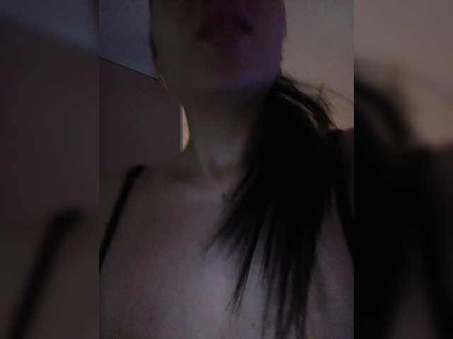 Entra en el chat con el modelo -Lili -Lili