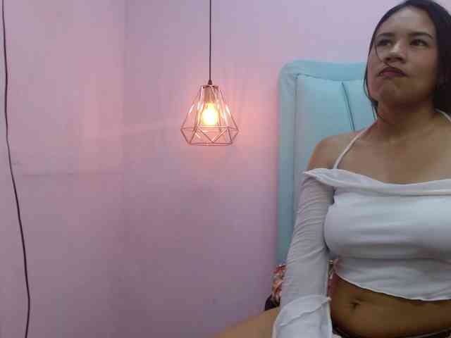 lunapetite18 webcam