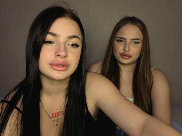 LisaAndDenis webcam