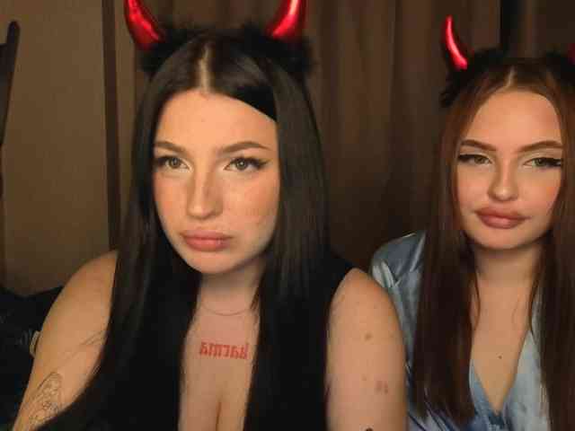 LisaAndDenis webcam