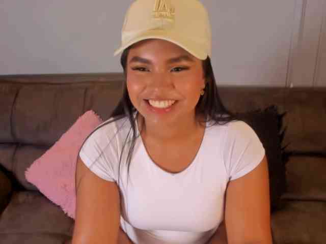 zoe-roux21 webcam