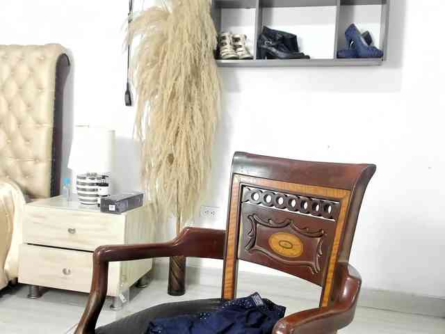 BelindaAndAmbar webcam