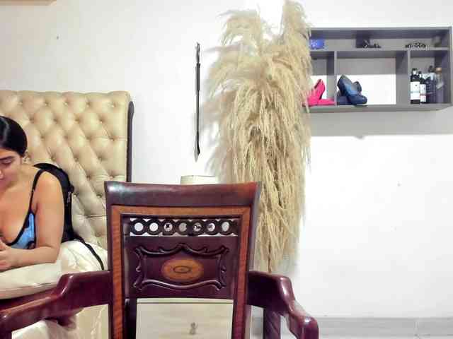 BelindaAndAmbar webcam