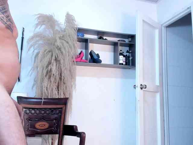 BelindaAndAmbar webcam