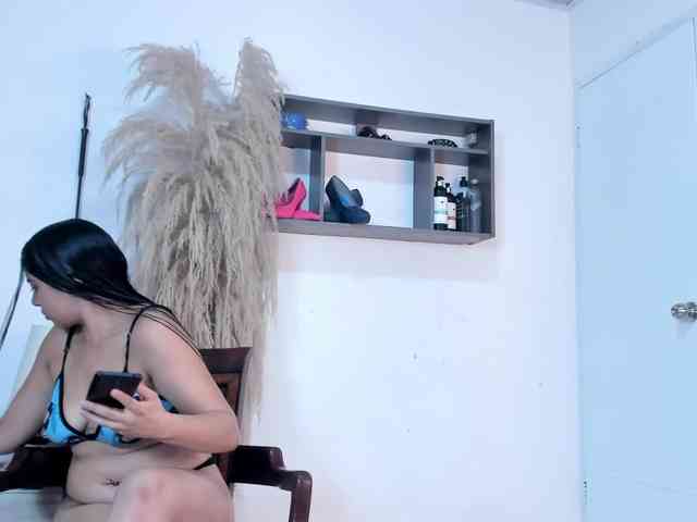 BelindaAndAmbar webcam
