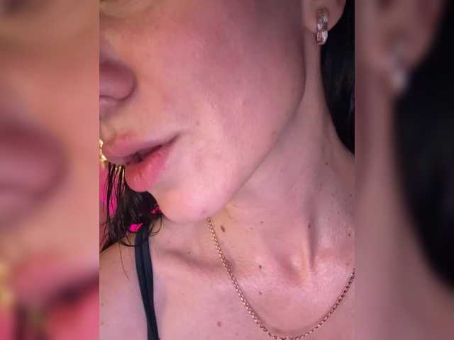 Entrez le videochat erotique avec le
modèle F_A_M_E F_A_M_E