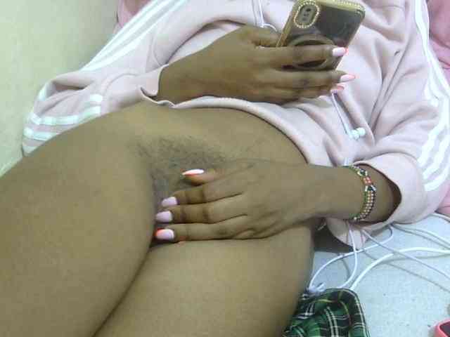 Cuteavril webcam