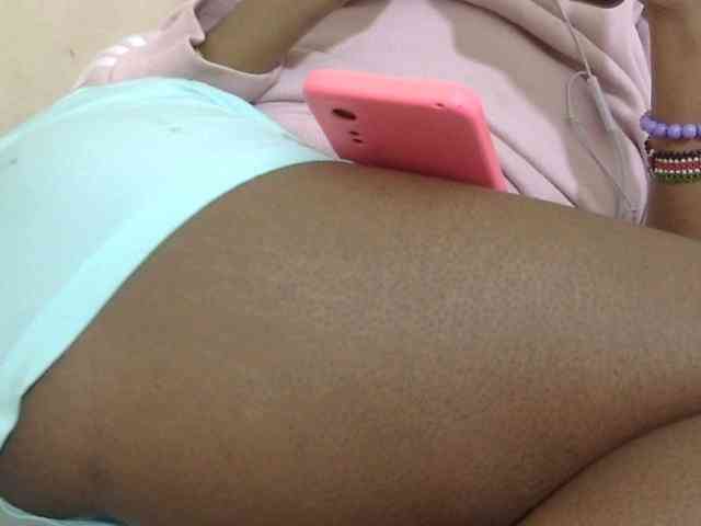 Cuteavril webcam