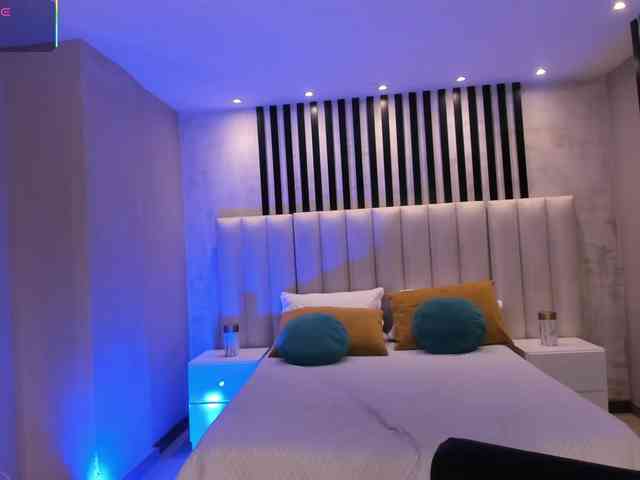 IsabellaMoreau webcam