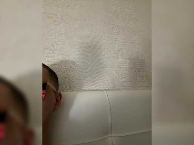 Entra en el chat con el modelo QUEEN-KING QUEEN-KING